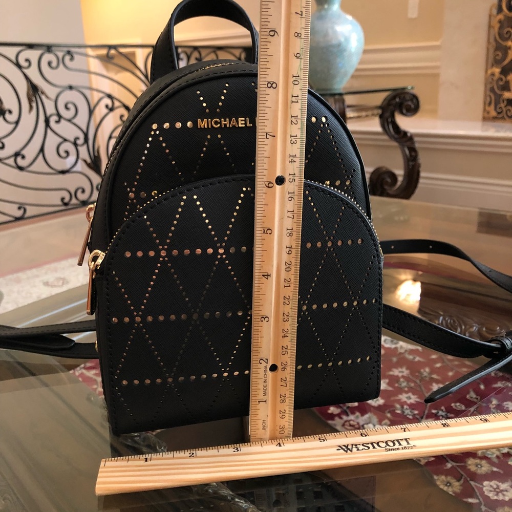Authentic Michael Kors xsmall abbey back pack - Picture 5 of 8